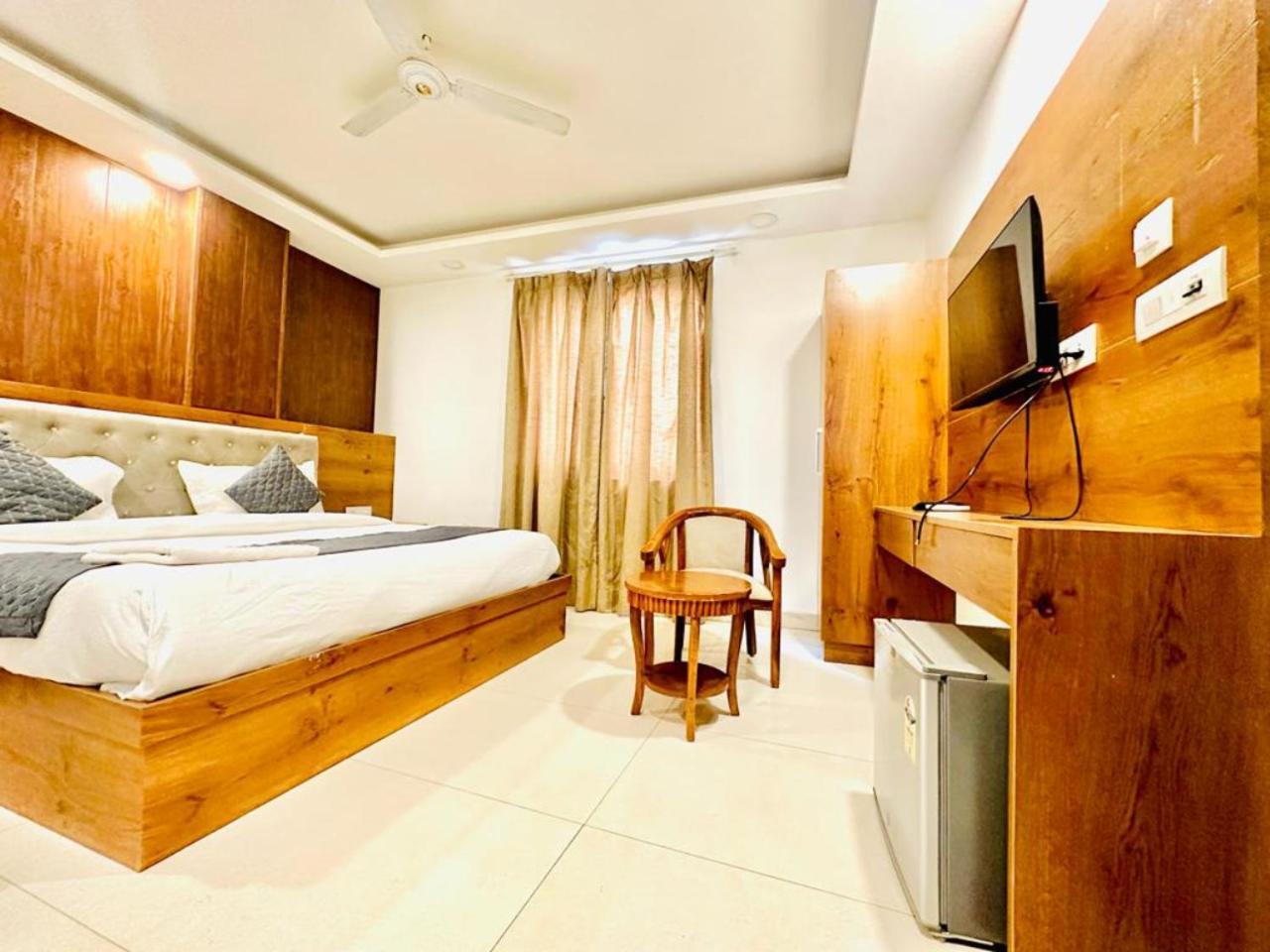 Hotel Galaxy Inn Near Delhi International Airport New Delhi Exterior photo